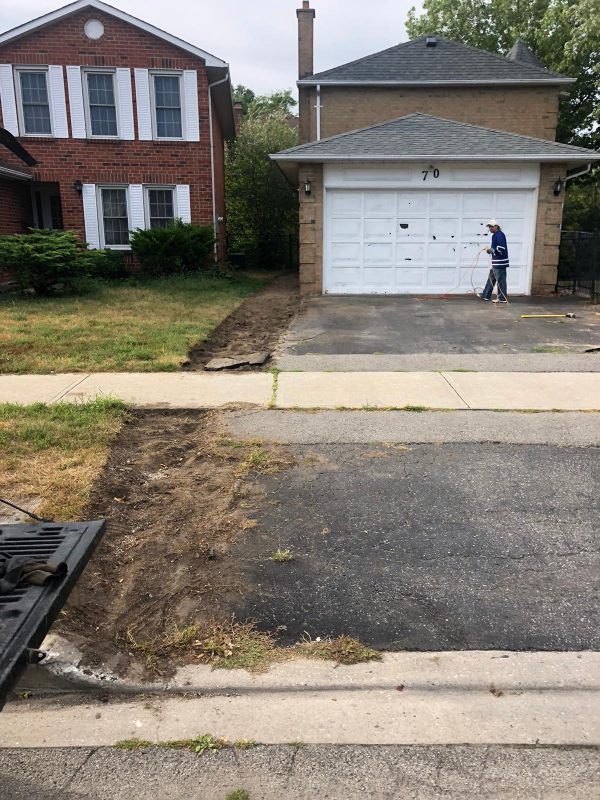 New Asphalt Driveway in Richmond Hill, Toronto